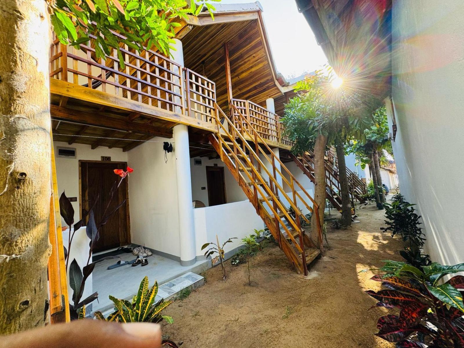 Beach Wave Hotel Arugam Bay Exterior photo